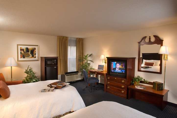 Hampton Inn Atlanta-Mall Of Georgia Buford Room photo